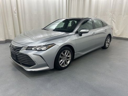 Used 2021 Toyota Avalon XLE image 2