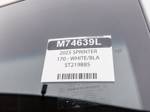 Used 2025 Mercedes-Benz Sprinter 2500 image 31