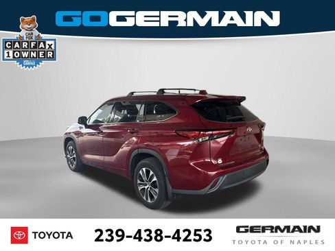 Used 2022 Toyota Highlander XLE AWD/4WD image 5