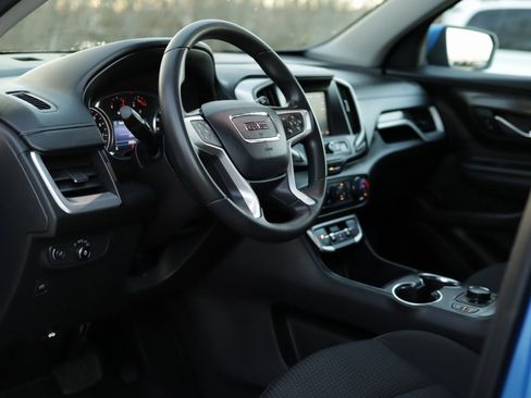 Used 2024 GMC Terrain SLE w/ Driver Convenience Package image 8