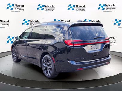 New 2026 Chrysler Pacifica Select w/ S Appearance Package