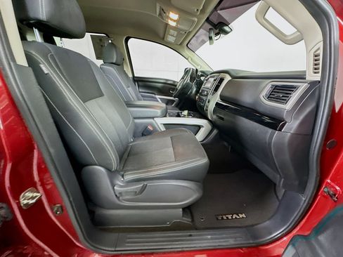Used 2019 Nissan Titan SV w/ SV Convenience Package image 30