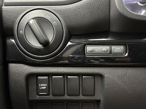 Used 2023 Nissan Titan SV image 18