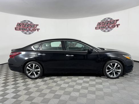 Used 2017 Nissan Altima 2.5 SR FWD image 8