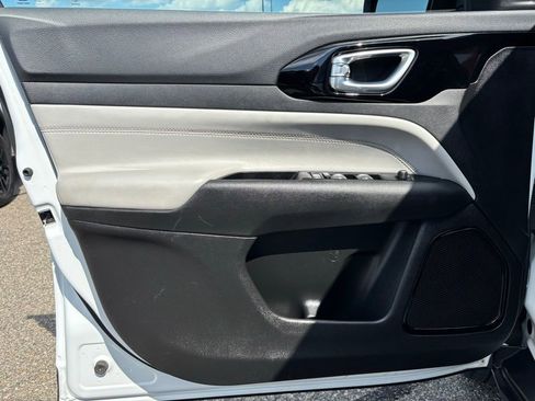 Used 2024 Jeep Compass Limited image 10