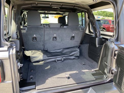 Used 2022 Jeep Wrangler Unlimited Sport AWD/4WD image 5