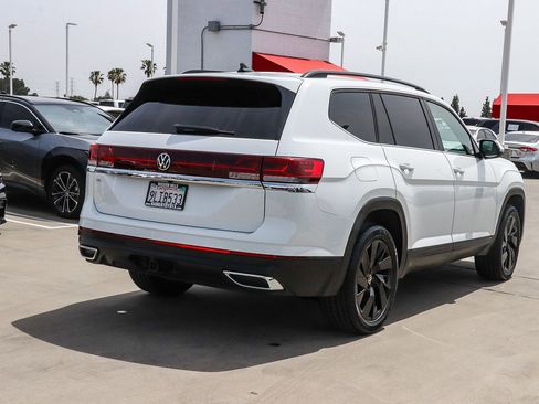 Used 2024 Volkswagen Atlas SE w/ Black Wheel Package image 7