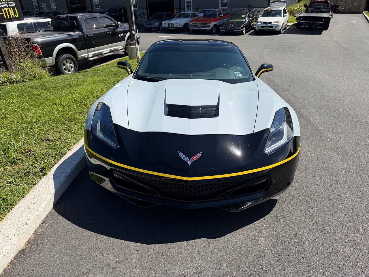 Used 2018 Chevrolet Corvette Stingray Coupe w/ 1LT RWD image 9