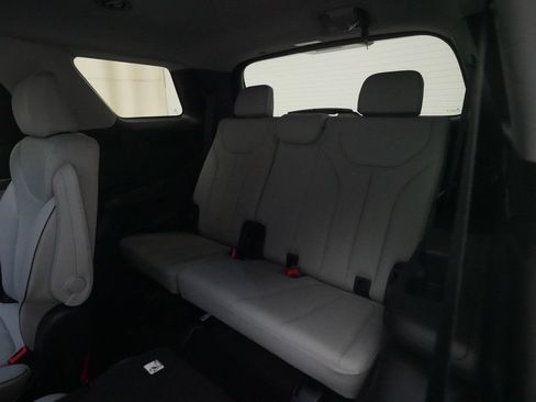 Used 2025 Hyundai Palisade SEL AWD/4WD image 17