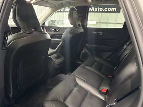 Used 2022 Volvo XC60 B5 Momentum w/ Climate Package AWD/4WD image 8