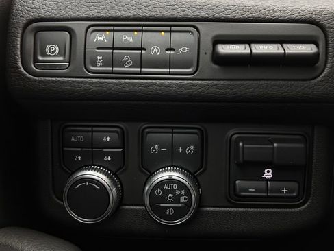 Used 2021 GMC Yukon Denali w/ Denali Premium Package AWD/4WD image 25