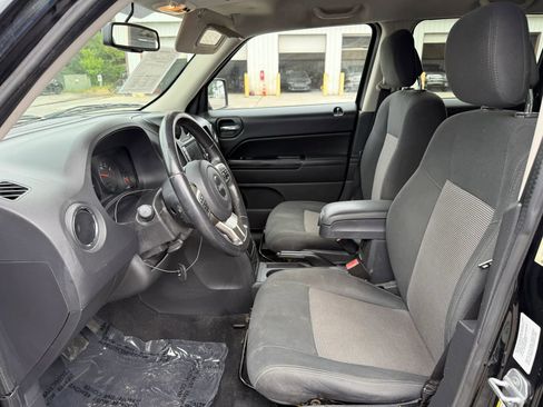 Used 2012 Jeep Patriot Latitude FWD image 2