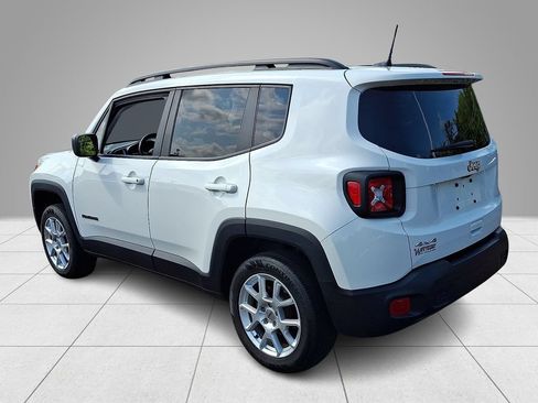 Used 2023 Jeep Renegade Latitude w/ Premium Group AWD/4WD image 7
