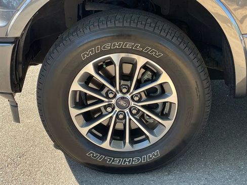 Used 2018 Ford F150 Lariat w/ Equipment Group 502A Luxury AWD/4WD image 32