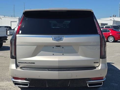 Used 2021 Cadillac Escalade Premium Luxury w/ Driver Assist Tech Package AWD/4WD image 4