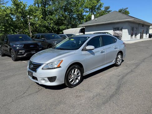 Used 2014 Nissan Sentra SR w/ SR Driver Package FWD image 3