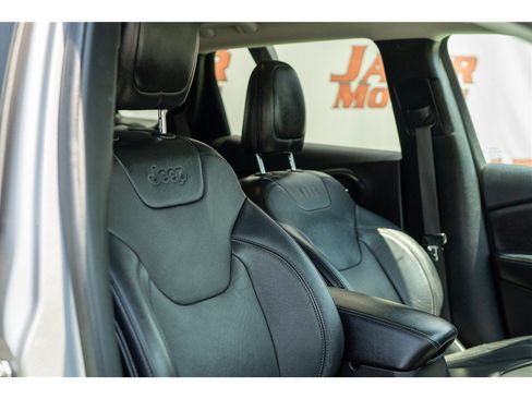Used 2020 Jeep Cherokee Limited AWD/4WD image 4