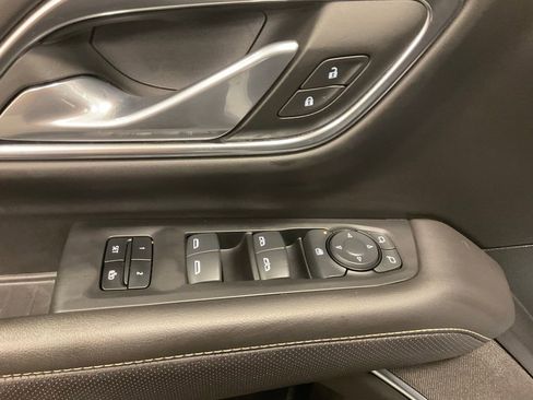 Used 2024 GMC Yukon XL SLT image 18