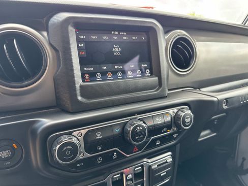 Used 2023 Jeep Wrangler Unlimited Sport AWD/4WD image 23