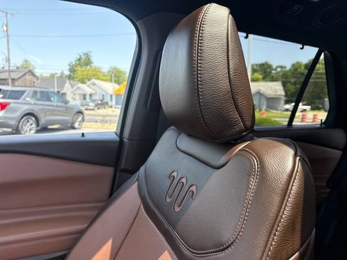 Used 2024 Ford Explorer King Ranch w/ Technology Package AWD/4WD image 42