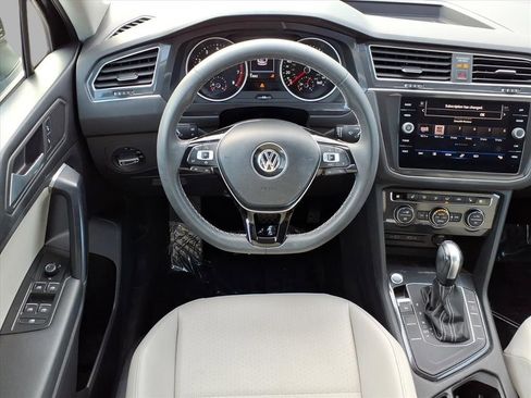 Used 2021 Volkswagen Tiguan SE image 14