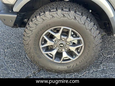 Used 2024 Ford Bronco Badlands image 11