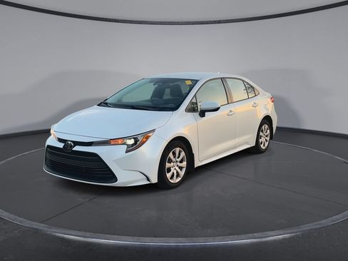 Used 2025 Toyota Corolla LE FWD image 4