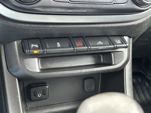 Used 2022 Chevrolet Colorado LT w/ Fleet Safety Package image 29