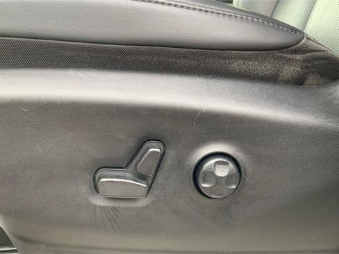 Used 2023 Chrysler Pacifica Touring-L image 19