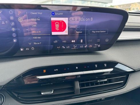 Used 2025 Buick Enclave Sport Touring w/ Power Package image 21