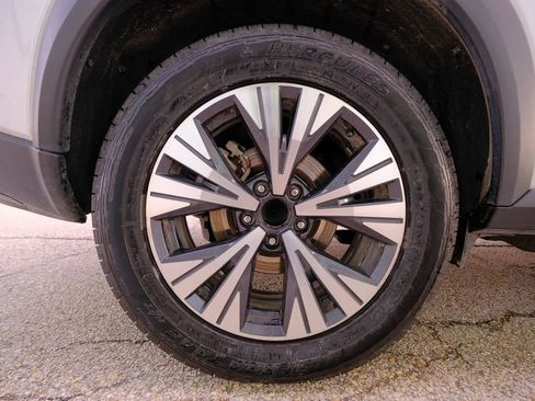 Used 2023 Nissan Rogue SV image 40