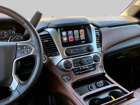 Used 2016 Chevrolet Suburban LTZ RWD image 9