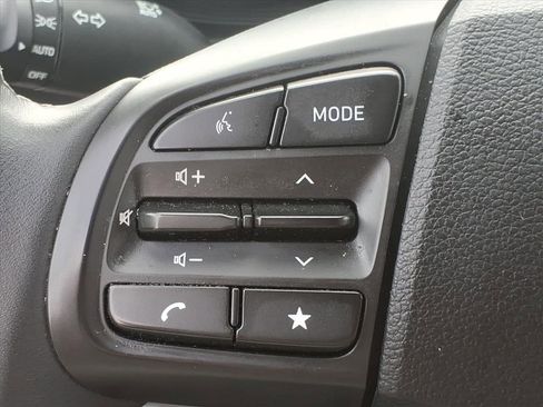 Used 2025 Hyundai Venue SEL FWD image 21