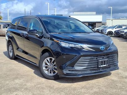 Used 2023 Toyota Sienna LE