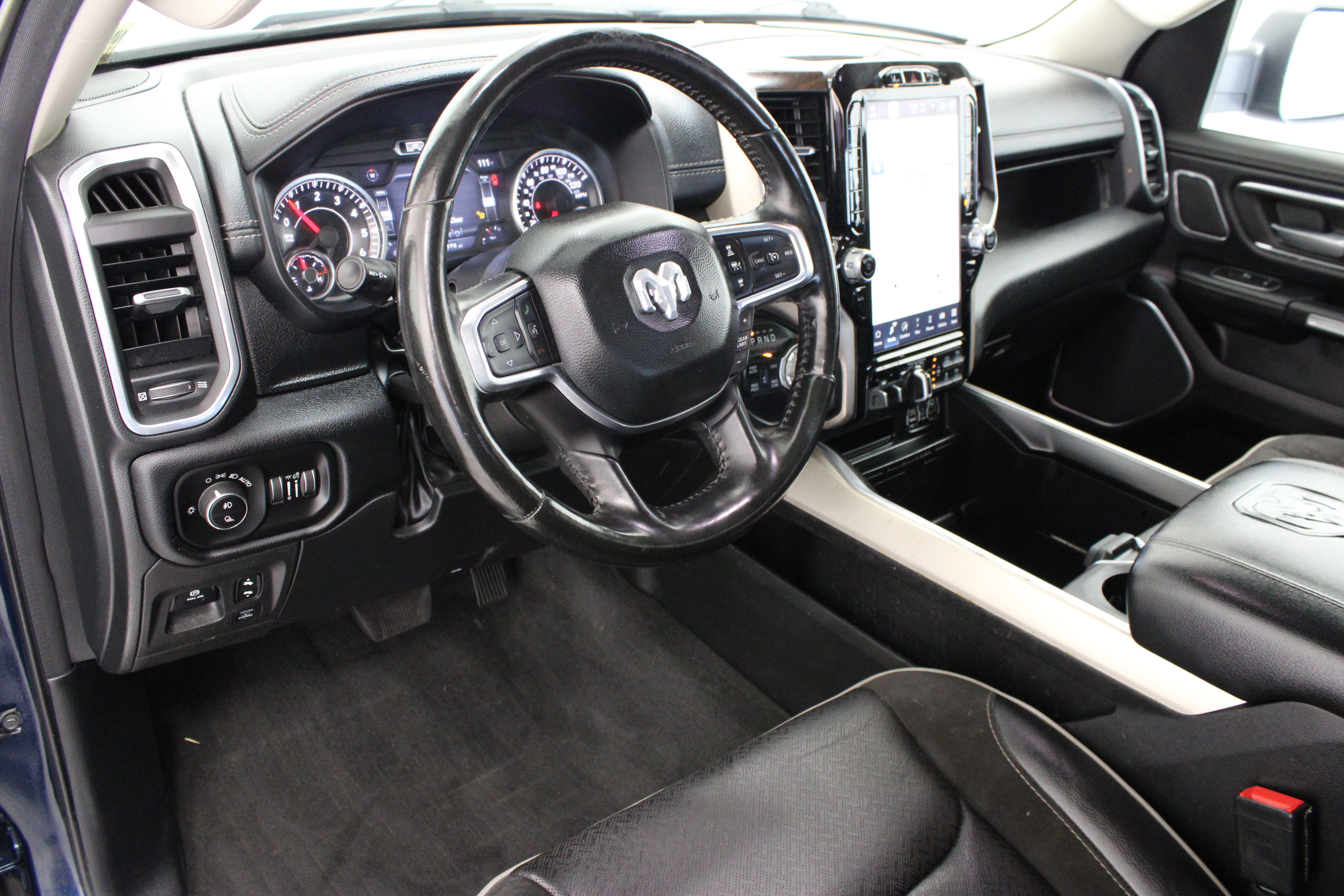 Used 2022 RAM 1500 Laramie AWD/4WD image 15