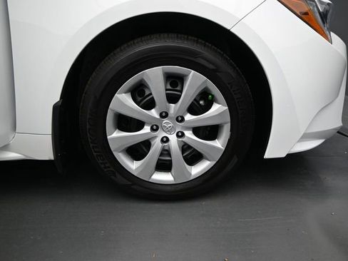 Used 2025 Toyota Corolla LE image 17