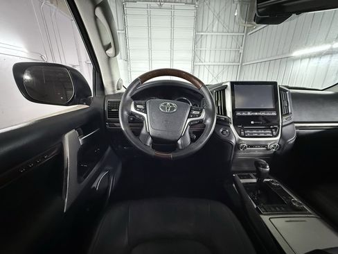 Used 2016 Toyota Land Cruiser image 50