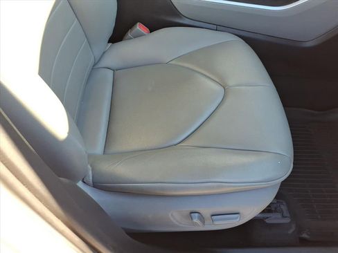 Used 2020 Toyota Highlander XLE image 17