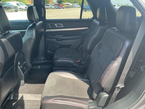 Used 2019 Ford Explorer XLT w/ Equipment Group 202A AWD/4WD image 16