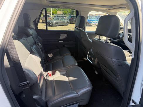 Used 2025 Ford Expedition Active image 15