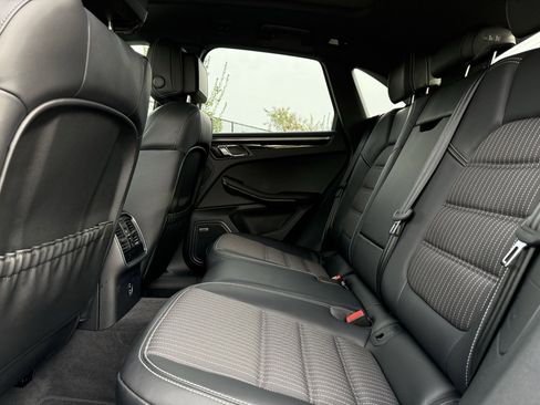 Used 2025 Porsche Macan image 30