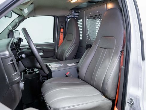 Used 2014 Chevrolet Express 2500 RWD image 13