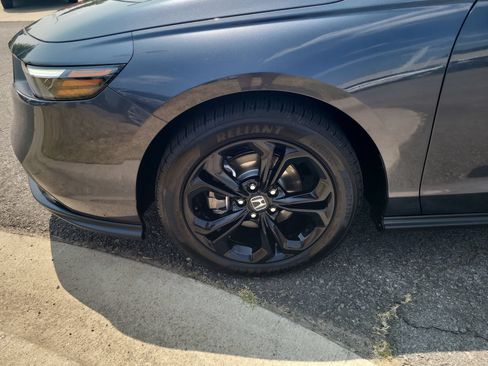 Certified 2025 Honda Accord SE image 9