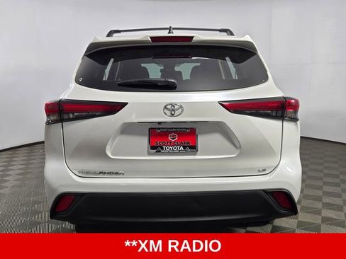 Used 2023 Toyota Highlander LE image 7