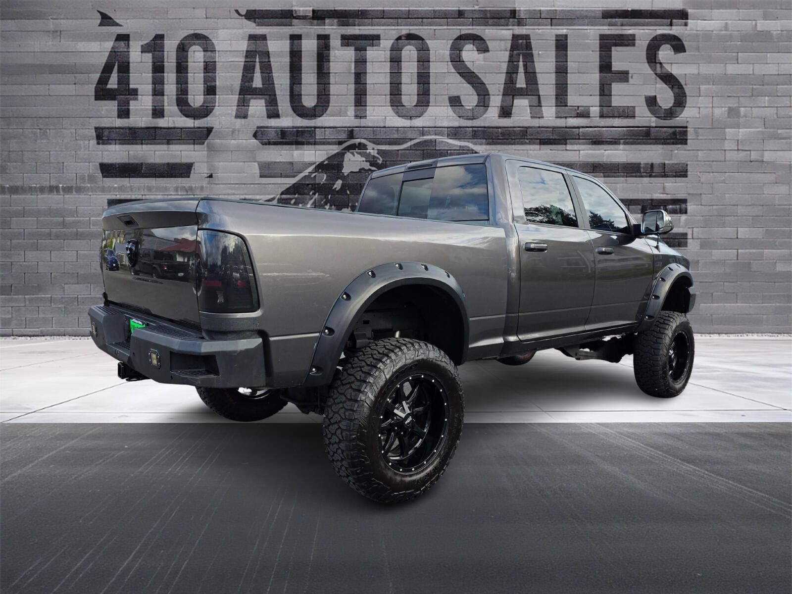 Used 2017 RAM 2500 SLT AWD/4WD image 3