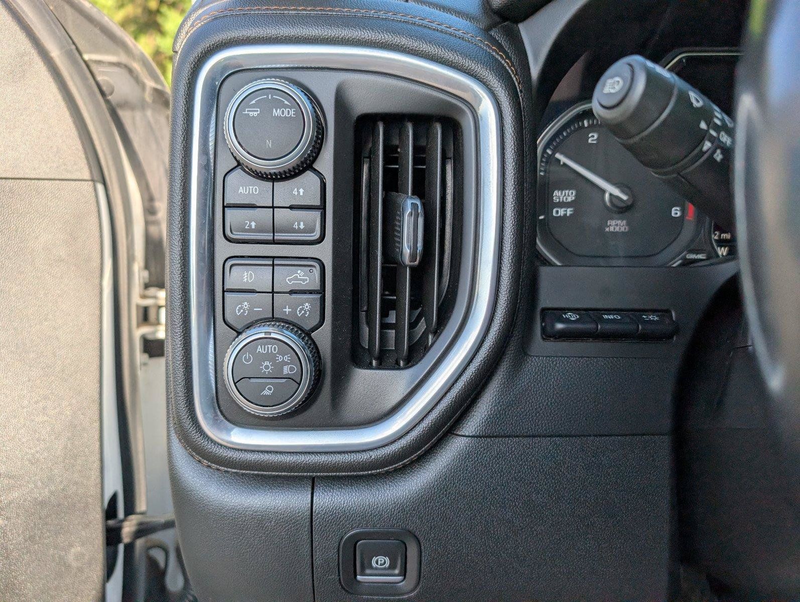 Used 2021 GMC Sierra 1500 AT4 w/ AT4 Carbonpro Edition AWD/4WD image 29