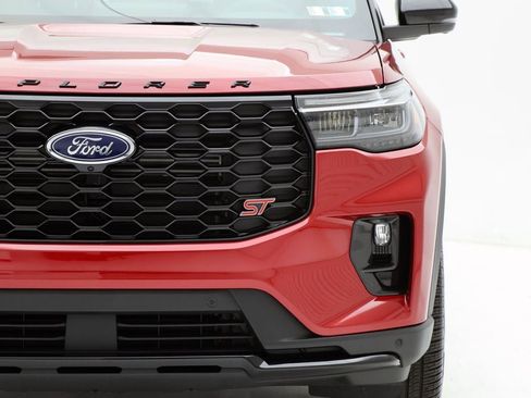 Used 2025 Ford Explorer ST image 5