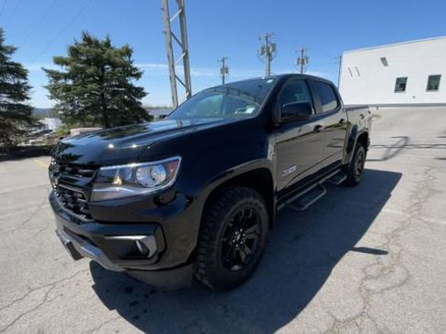 Used 2022 Chevrolet Colorado Z71 w/ Z71 Midnight Edition AWD/4WD image 5