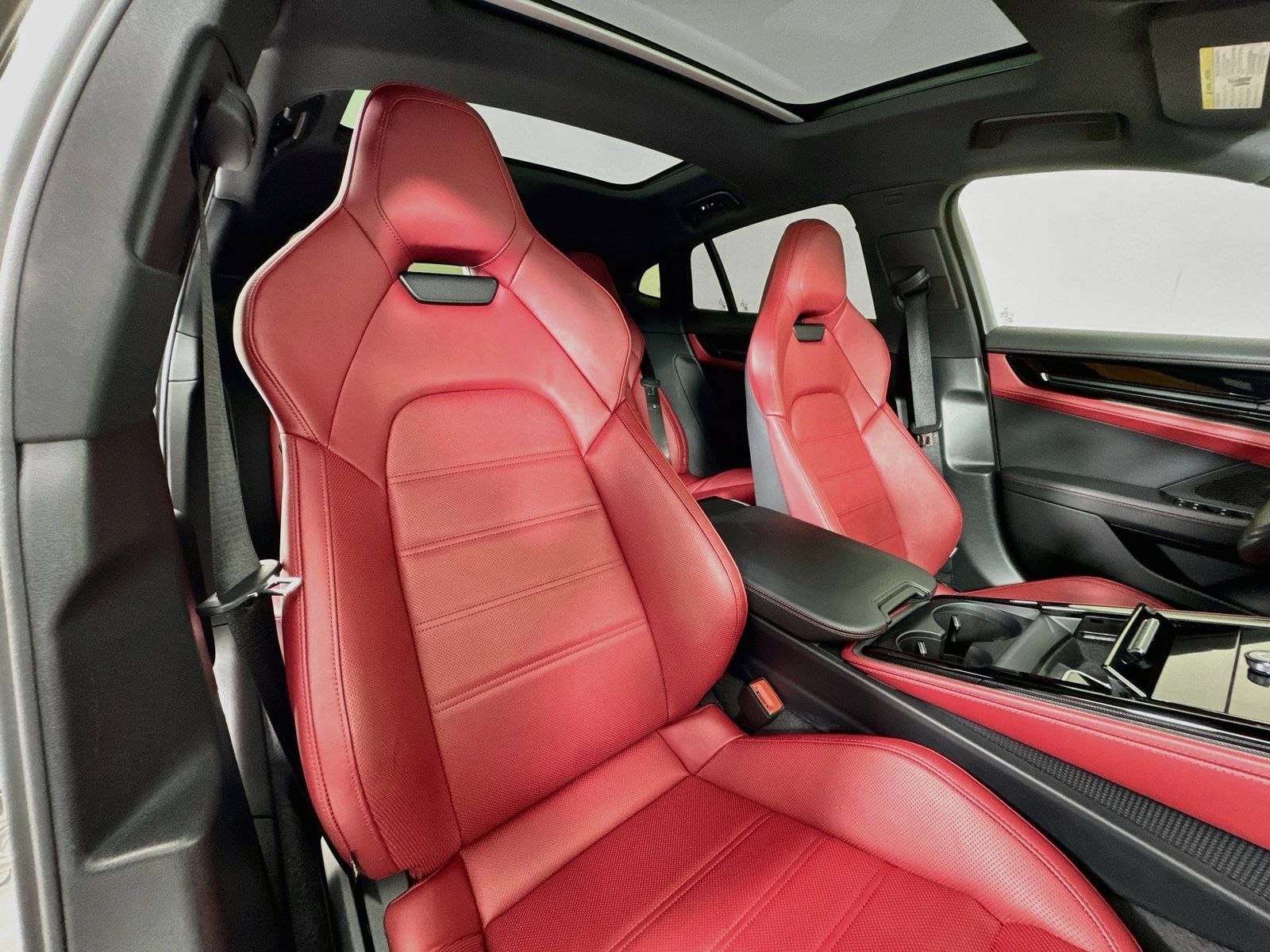 Used 2025 Porsche Panamera RWD image 28