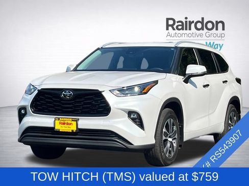Used 2024 Toyota Highlander XLE AWD/4WD image 2